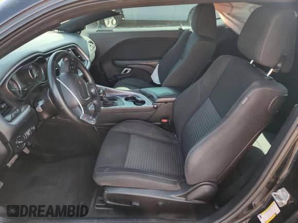 2018 Dodge Challenger SXT Plus z VIN 2C3CDZAG4JH205064, wystawiony jako Copart lot #85894005 z przebiegiem 54 476 mil mil oraz Szkoda całkowita • Salvage title. Historia ofert i sprzedaży dostępna na DreamBid. Obrazek 7.