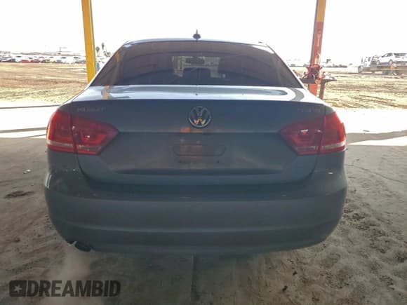 ✅ 2014 Volkswagen Passat SE • VIN: 1VWBS7A33EC052441 • Лот: 95112245. Опубликован ранее на Copart с пробегом 106 134 миль. Бесплатный доступ к архиву аукционных продаж из США и подробный отчёт об истории автомобиля на DreamBid. Изображение 6.