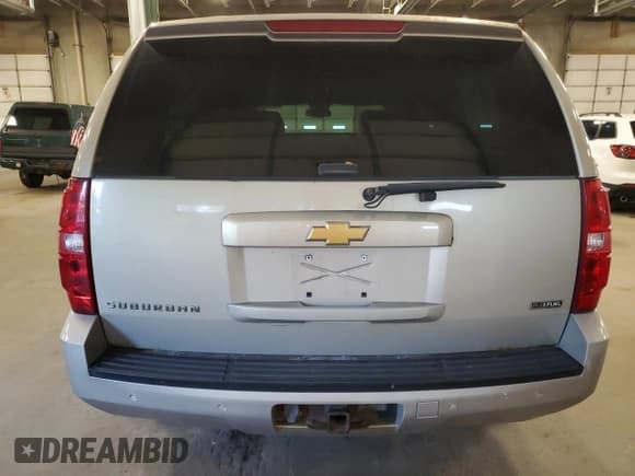 ✅ 2007 Chevrolet Suburban LT • VIN: 1GNFK16327R383108 • Lot: 70600894. Wystawiony na Copart z przebiegiem 243 304 mil. Bezpłatny archiwum sprzedaży aukcyjnych z USA i szczegółowy raport historii pojazdu na DreamBid. Zdjęcie 6.