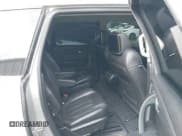 ✅ 2017 Chevrolet Traverse Premier • VIN: 1GNKRJKD1HJ230177 • Lot: 42111204. Wystawiony na IAAI z przebiegiem 121 727 mil. Bezpłatny archiwum sprzedaży aukcyjnych z USA i szczegółowy raport historii pojazdu na DreamBid. Zdjęcie 8.