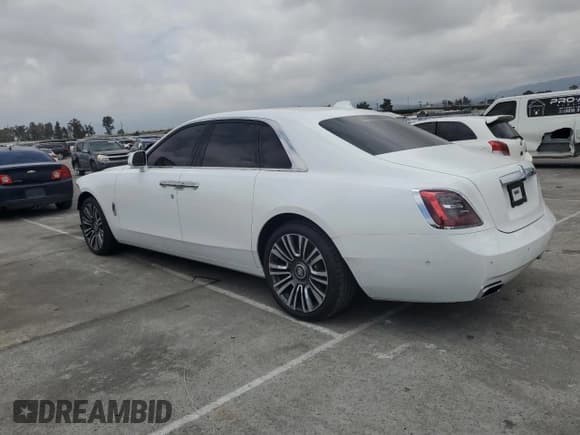 ✅ 2021 Rolls-Royce Ghost • VIN: SCATV0C05MU205314 • Lot: 56092074. Wystawiony na Copart z przebiegiem 6 547 mil. Bezpłatny archiwum sprzedaży aukcyjnych z USA i szczegółowy raport historii pojazdu na DreamBid. Zdjęcie 2.