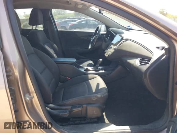 ✅ 2018 Chevrolet Malibu LT • VIN: 1G1ZD5ST4JF139989 • Lot: 43339259. Listed on IAAI with 144,292 mi. Free auction sales archive from the USA and detailed vehicle history report at DreamBid. Image 5.