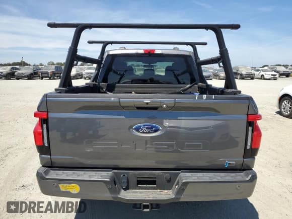 ✅ 2022 Ford F-150 Lightning Pro • VIN: 1FT6W1EV4NWG05226 • Лот: 67845765. Опубликован ранее на Copart с пробегом 15 677 миль. Бесплатный доступ к архиву аукционных продаж из США и подробный отчёт об истории автомобиля на DreamBid. Изображение 6.