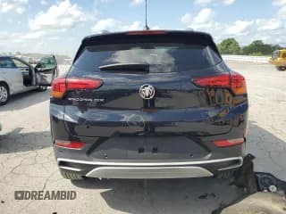 ✅ 2021 Buick Encore GX Select • VIN: KL4MMDS28MB062228 • Lot: 61237835. Wystawiony na Copart z przebiegiem 55 978 mil. Bezpłatny archiwum sprzedaży aukcyjnych z USA i szczegółowy raport historii pojazdu na DreamBid. Zdjęcie 6.