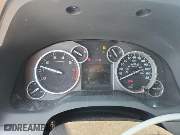 ✅ 2017 Toyota Tundra SR • VIN: 5TFRM5F19HX111254 • Lot: 63929145. Wystawiony na Copart z przebiegiem 30 677 mil. Bezpłatny archiwum sprzedaży aukcyjnych z USA i szczegółowy raport historii pojazdu na DreamBid. Zdjęcie 9.