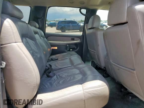 2001 Chevrolet Suburban LT with VIN 3GNGK26G91G239589, listed as a Copart auction lot 61990985 with 218,512 mi miles and Salvage title. Bid and sale history available at DreamBid. Image 11.