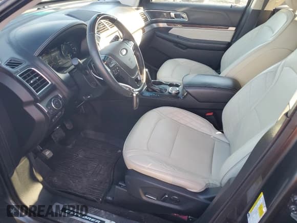 ✅ 2018 Ford Explorer Platinum • VIN: 1FM5K8HT5JGC20137 • Lot: 87180275. Wystawiony na Copart z przebiegiem 95 191 mil. Bezpłatny archiwum sprzedaży aukcyjnych z USA i szczegółowy raport historii pojazdu na DreamBid. Zdjęcie 7.