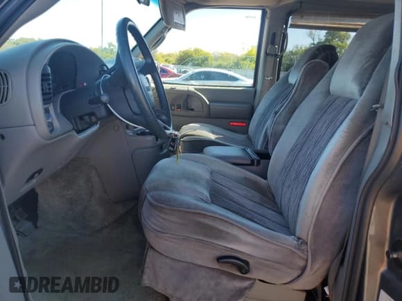 ✅ 2003 GMC Safari Cargo YF7 Upfitter • VIN: 1GDDM19X53B513096 • Lot: 85160685. Wystawiony na Copart z przebiegiem 52 618 mil. Bezpłatny archiwum sprzedaży aukcyjnych z USA i szczegółowy raport historii pojazdu na DreamBid. Zdjęcie 7.