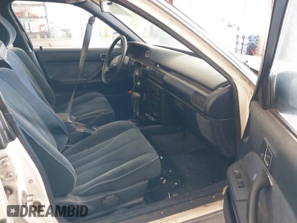 ✅ 1987 Toyota Camry LE • VIN: JT2SV22E3H3012242 • Lot: 42526925. Wystawiony na IAAI z przebiegiem 191 564 mil. Bezpłatny archiwum sprzedaży aukcyjnych z USA i szczegółowy raport historii pojazdu na DreamBid. Zdjęcie 5.