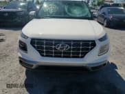 ✅ 2025 Hyundai Venue SEL • VIN: KMHRC8A39SU371638 • Лот: 81262885. Опубликован ранее на Copart с пробегом 12 557 миль. Бесплатный доступ к архиву аукционных продаж из США и подробный отчёт об истории автомобиля на DreamBid. Изображение 14.