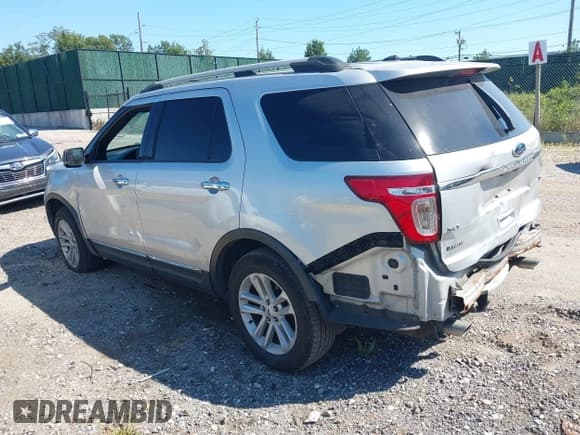 ✅ 2015 Ford Explorer XLT • VIN: 1FM5K8D89FGC44367 • Lot: 43057959. Wystawiony na IAAI z przebiegiem 121 695 mil. Bezpłatny archiwum sprzedaży aukcyjnych z USA i szczegółowy raport historii pojazdu na DreamBid. Zdjęcie 3.