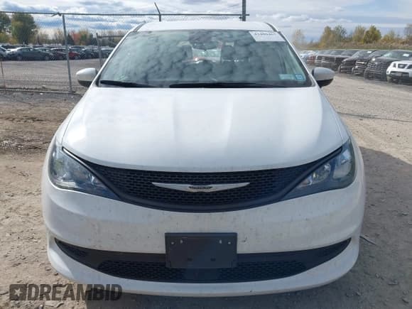 ✅ 2023 Chrysler Voyager LX • VIN: 2C4RC1CG3PR568210 • Lot: 43480467. Wystawiony na IAAI z przebiegiem 54 823 mil. Bezpłatny archiwum sprzedaży aukcyjnych z USA i szczegółowy raport historii pojazdu na DreamBid. Zdjęcie 13.