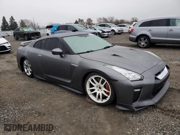 ✅ 2017 Nissan GT-R Premium • VIN: JN1AR5EF8HM820063 • Лот: 85703904. Опубликован ранее на Copart с пробегом Не указан. Бесплатный доступ к архиву аукционных продаж из США и подробный отчёт об истории автомобиля на DreamBid. Изображение 4.