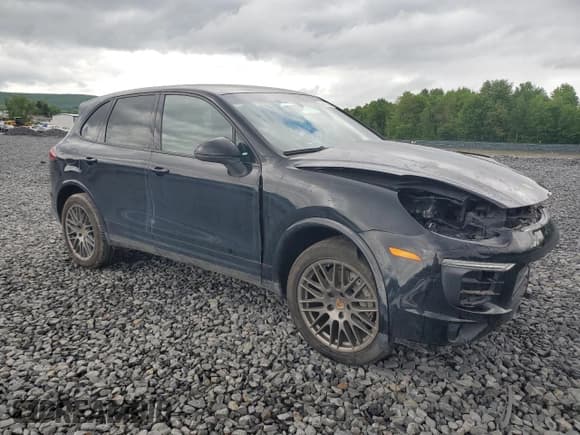 ✅ 2017 Porsche Cayenne • VIN: WP1AA2A28HKA83737 • Lot: 54212985. Listed on Copart with 87,416 mi. Free auction sales archive from the USA and detailed vehicle history report at DreamBid. Image 4.