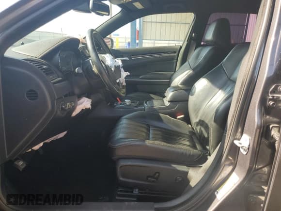 ✅ 2019 Chrysler 300 S • VIN: 2C3CCAGG7KH662271 • Lot: 66962005. Listed on Copart with 101,935 mi. Free auction sales archive from the USA and detailed vehicle history report at DreamBid. Image 7.