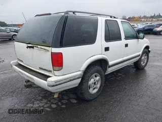 ✅ 1997 Chevrolet Blazer LS • VIN: 1GNDT13W6VK189352 • Lot: 40867780. Wystawiony na IAAI z przebiegiem 170 552 mil. Bezpłatny archiwum sprzedaży aukcyjnych z USA i szczegółowy raport historii pojazdu na DreamBid. Zdjęcie 4.