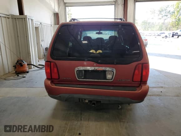 ✅ 2000 Lincoln Navigator • VIN: 5LMFU28A5YLJ29748 • Лот: 75603814. Опубликован ранее на Copart с пробегом 193 937 миль. Бесплатный доступ к архиву аукционных продаж из США и подробный отчёт об истории автомобиля на DreamBid. Изображение 6.