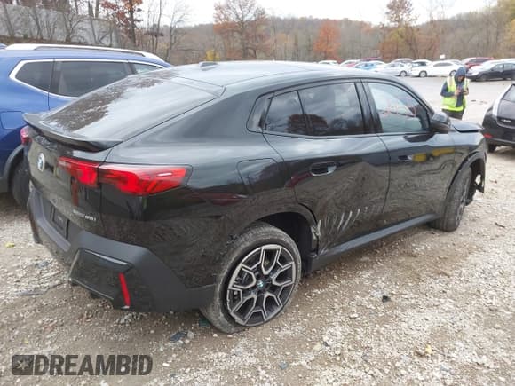 ✅ 2025 BMW X2 xDrive28i • VIN: WBX63GM04S5397936 • Lot: 43612455. Listed on IAAI with 1,439 mi. Free auction sales archive from the USA and detailed vehicle history report at DreamBid. Image 4.