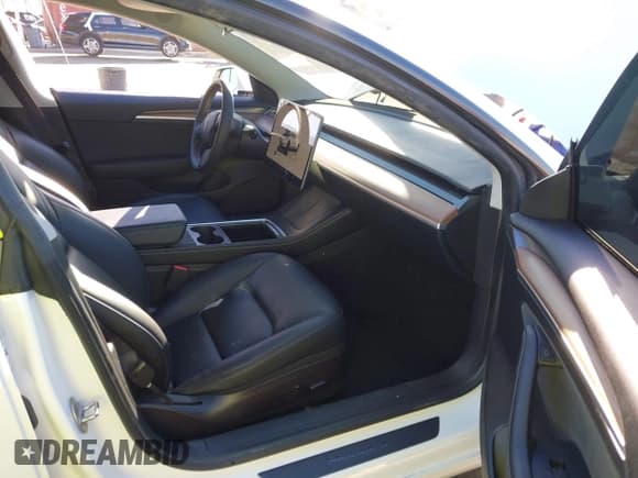 ✅ 2022 Tesla Model 3 Long Range • VIN: 5YJ3E1EB4NF341442 • Lot: 43572240. Wystawiony na IAAI z przebiegiem 47 719 mil. Bezpłatny archiwum sprzedaży aukcyjnych z USA i szczegółowy raport historii pojazdu na DreamBid. Zdjęcie 5.