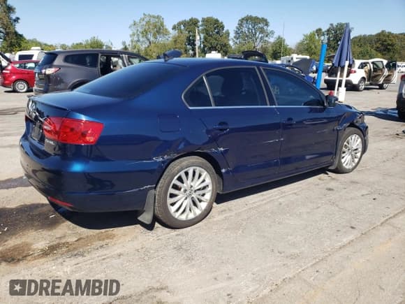 ✅ 2011 Volkswagen Jetta SEL • VIN: 3VWLX7AJ6BM079020 • Lot: 85310235. Wystawiony na Copart z przebiegiem 98 558 mil. Bezpłatny archiwum sprzedaży aukcyjnych z USA i szczegółowy raport historii pojazdu na DreamBid. Zdjęcie 3.