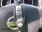 ✅ 2009 Nissan Versa S • VIN: 3N1BC13E89L412277 • Lot: 42853477. Wystawiony na IAAI z przebiegiem 52 472 mil. Bezpłatny archiwum sprzedaży aukcyjnych z USA i szczegółowy raport historii pojazdu na DreamBid. Zdjęcie 11.