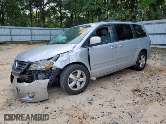 ✅ 2009 Volkswagen Routan SE • VIN: 2V8HW341X9R501667 • Лот: 63838015. Опубликован ранее на Copart с пробегом Не указан. Бесплатный доступ к архиву аукционных продаж из США и подробный отчёт об истории автомобиля на DreamBid. Изображение 1.