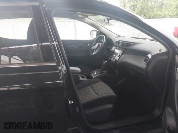 ✅ 2019 Nissan Rogue SV • VIN: JN1BJ1CR7KW629814 • Lot: 42266678. Wystawiony na IAAI z przebiegiem 66 392 mil. Bezpłatny archiwum sprzedaży aukcyjnych z USA i szczegółowy raport historii pojazdu na DreamBid. Zdjęcie 5.