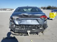 ✅ 2022 Toyota Corolla XLE • VIN: 5YFFPMAE6NP325949 • Lot: 92996195. Wystawiony na Copart z przebiegiem 64 662 mil. Bezpłatny archiwum sprzedaży aukcyjnych z USA i szczegółowy raport historii pojazdu na DreamBid. Zdjęcie 6.