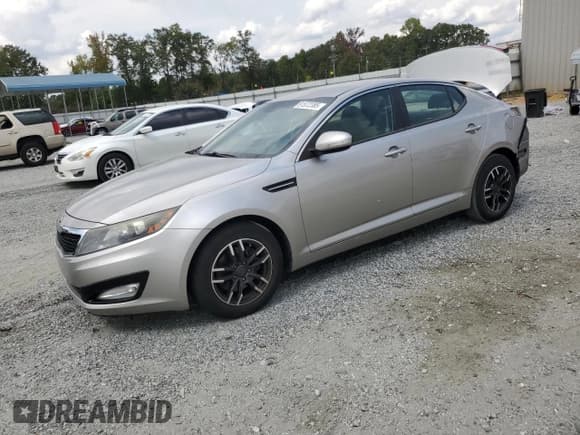 ✅ 2012 Kia Optima LX • VIN: 5XXGM4A72CG056885 • Лот: 81572385. Опубликован ранее на Copart с пробегом 84 693 миль. Бесплатный доступ к архиву аукционных продаж из США и подробный отчёт об истории автомобиля на DreamBid. Изображение 1.