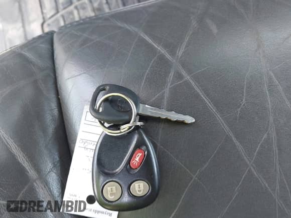 ✅ 2005 Chevrolet Silverado 1500 LS • VIN: 2GCEC19T451100100 • Lot: 42741900. Wystawiony na IAAI z przebiegiem 133 300 mil mil. Skorzystaj z bezpłatnego archiwum sprzedaży aukcyjnych z USA i zobacz szczegółowy raport historii pojazdu na DreamBid. Zdjęcie 11.