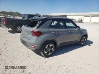 ✅ 2022 Hyundai Venue SEL • VIN: KMHRC8A35NU148680 • Lot: 74496434. Wystawiony na Copart z przebiegiem 35 696 mil. Bezpłatny archiwum sprzedaży aukcyjnych z USA i szczegółowy raport historii pojazdu na DreamBid. Zdjęcie 3.