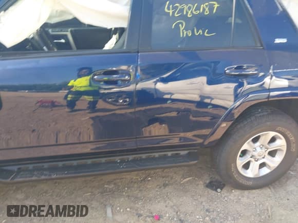 ✅ 2018 Toyota 4Runner SR5 • VIN: JTEBU5JR0J5542786 • Lot: 42986187. Wystawiony na IAAI z przebiegiem 84 892 mil. Bezpłatny archiwum sprzedaży aukcyjnych z USA i szczegółowy raport historii pojazdu na DreamBid. Zdjęcie 14.