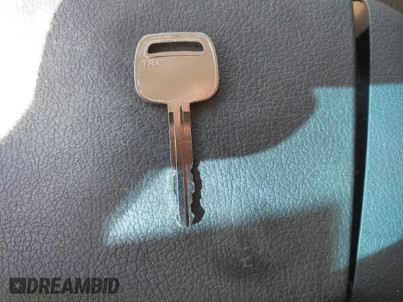 ✅ 2004 Toyota Corolla CE • VIN: 1NXBR32E94Z310294 • Лот: 43206552. Опубликован ранее на IAAI с пробегом 263 812 миль. Бесплатный доступ к архиву аукционных продаж из США и подробный отчёт об истории автомобиля на DreamBid. Изображение 11.