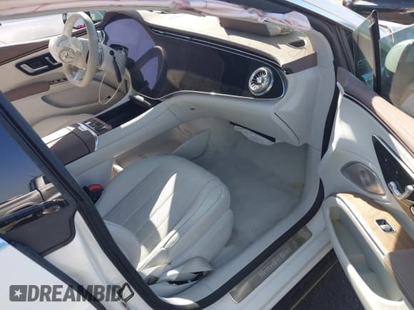 ✅ 2022 Mercedes-Benz EQS 580 • VIN: W1KCG4EB3NA018980 • Lot: 43119704. Listed on IAAI with 26,240 mi. Free auction sales archive from the USA and detailed vehicle history report at DreamBid. Image 5.