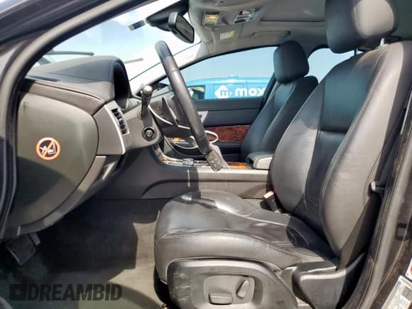 ✅ 2014 Jaguar XF T • VIN: SAJWA0ES5EPU09113 • Lot: 56581565. Wystawiony na Copart z przebiegiem 85 992 mil. Bezpłatny archiwum sprzedaży aukcyjnych z USA i szczegółowy raport historii pojazdu na DreamBid. Zdjęcie 7.