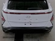 ✅ 2024 Hyundai Kona SEL • VIN: KM8HB3AB1RU112094 • Лот: 43678188. Опубликован ранее на IAAI с пробегом 57 747 миль. Бесплатный доступ к архиву аукционных продаж из США и подробный отчёт об истории автомобиля на DreamBid. Изображение 13.