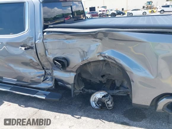 ✅ 2021 Chevrolet Silverado 1500 High Country • VIN: 3GCPWFED4MG144695 • Lot: 42880446. Wystawiony na IAAI z przebiegiem 14 271 mil. Bezpłatny archiwum sprzedaży aukcyjnych z USA i szczegółowy raport historii pojazdu na DreamBid. Zdjęcie 18.