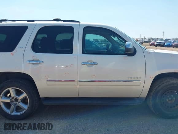✅ 2013 Chevrolet Tahoe LTZ • VIN: 1GNSKCE04DR331475 • Lot: 42897009. Listed on IAAI with 178,454 mi. Free auction sales archive from the USA and detailed vehicle history report at DreamBid. Image 13.