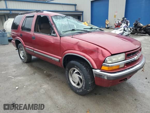 2001 Chevrolet Blazer LT z VIN 1GNDT13W012153280, wystawiony jako Copart lot #85602694 z przebiegiem 119 810 mil mil oraz Szkoda całkowita • Salvage title. Historia ofert i sprzedaży dostępna na DreamBid. Obrazek 4.