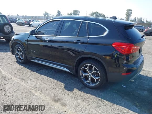 ✅ 2017 BMW X1 sDrive28i • VIN: WBXHU7C39H5H35439 • Lot: 42933594. Listed on IAAI with 136,073 mi. Free auction sales archive from the USA and detailed vehicle history report at DreamBid. Image 3.