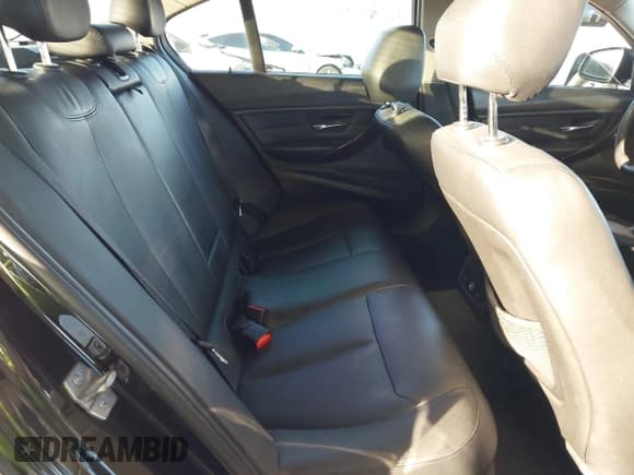 ✅ 2015 BMW 3 Series 328i xDrive • VIN: WBA3B3G51FNR88120 • Lot: 43785774. Listed on IAAI with 170,373 mi. Free auction sales archive from the USA and detailed vehicle history report at DreamBid. Image 8.