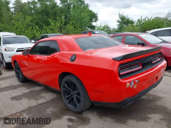 2018 Dodge Challenger R/T z VIN 2C3CDZBT4JH276955, wystawiony jako IAAI lot #42149110 z przebiegiem 80 000 mil mil oraz . Historia ofert i sprzedaży dostępna na DreamBid. Obrazek 3.