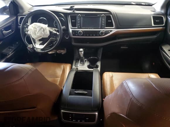 ✅ 2018 Toyota Highlander Limited • VIN: 5TDDZRFH8JS897561 • Lot: 47493225. Wystawiony na Copart z przebiegiem Nie podano. Bezpłatny archiwum sprzedaży aukcyjnych z USA i szczegółowy raport historii pojazdu na DreamBid. Zdjęcie 8.