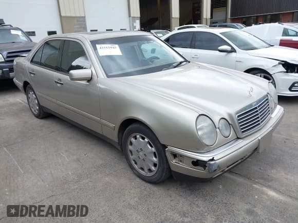 ✅ 1999 Mercedes-Benz E 320 • VIN: WDBJF65H7XA804657 • Лот: 42515945. Опубликован ранее на IAAI с пробегом 331 326 миль. Бесплатный доступ к архиву аукционных продаж из США и подробный отчёт об истории автомобиля на DreamBid. Изображение 1.
