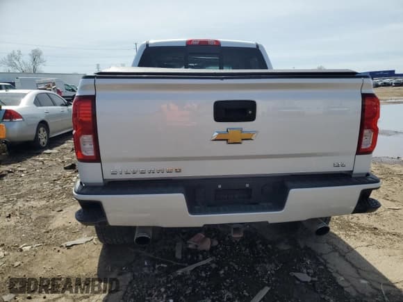 ✅ 2018 Chevrolet Silverado 1500 LTZ • VIN: 3GCUKSEJ7JG251071 • Lot: 54861685. Wystawiony na Copart z przebiegiem 123 157 mil. Bezpłatny archiwum sprzedaży aukcyjnych z USA i szczegółowy raport historii pojazdu na DreamBid. Zdjęcie 6.