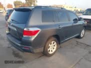 ✅ 2012 Toyota Highlander SE • VIN: 5TDBK3EH1CS172865 • Lot: 43763952. Wystawiony na IAAI z przebiegiem 139 722 mil. Bezpłatny archiwum sprzedaży aukcyjnych z USA i szczegółowy raport historii pojazdu na DreamBid. Zdjęcie 4.