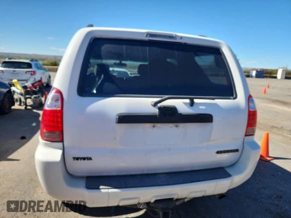 ✅ 2008 Toyota 4Runner SR5 • VIN: JTEBU14R58K011664 • Лот: 86193965. Опубликован ранее на Copart с пробегом 178 429 миль. Бесплатный доступ к архиву аукционных продаж из США и подробный отчёт об истории автомобиля на DreamBid. Изображение 6.