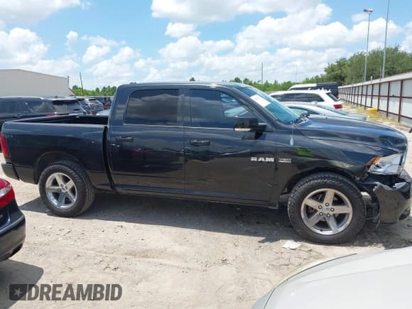 ✅ 2009 Dodge 1500 Laramie • VIN: 1D3HB13T09S703468 • Lot: 42815793. Wystawiony na IAAI z przebiegiem 171 127 mil. Bezpłatny archiwum sprzedaży aukcyjnych z USA i szczegółowy raport historii pojazdu na DreamBid. Zdjęcie 13.