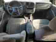 2002 Chevrolet Blazer LS z VIN 1GNDT13W42K241542, wystawiony jako Copart lot #77425714 z przebiegiem 171 055 mil mil oraz Szkoda całkowita • Salvage title. Historia ofert i sprzedaży dostępna na DreamBid. Obrazek 8.