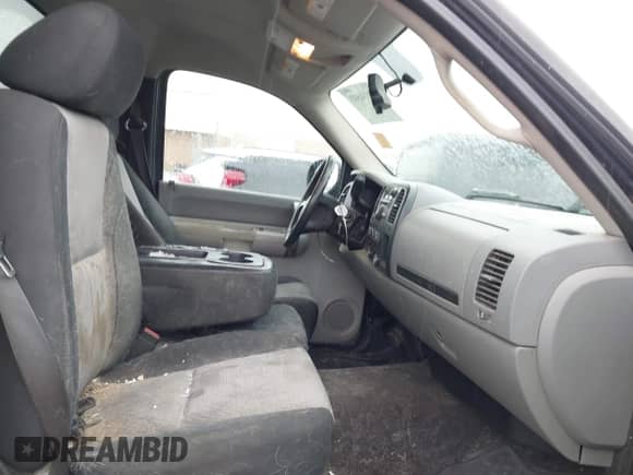 2008 Chevrolet Silverado 1500 Work Truck z VIN 1GCEC14X58Z115601, wystawiony jako IAAI lot #42134593 z przebiegiem 213 219 mil mil oraz . Historia ofert i sprzedaży dostępna na DreamBid. Obrazek 5.